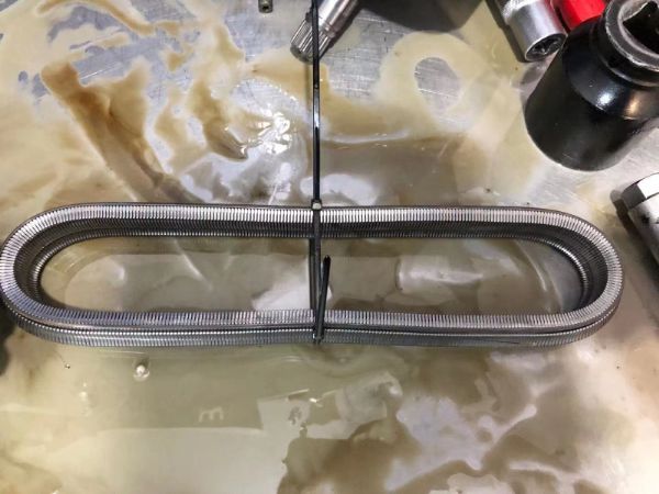 日產系列CVT變速箱進水后導致變速箱損壞，變速箱油變質發白，檢修波箱